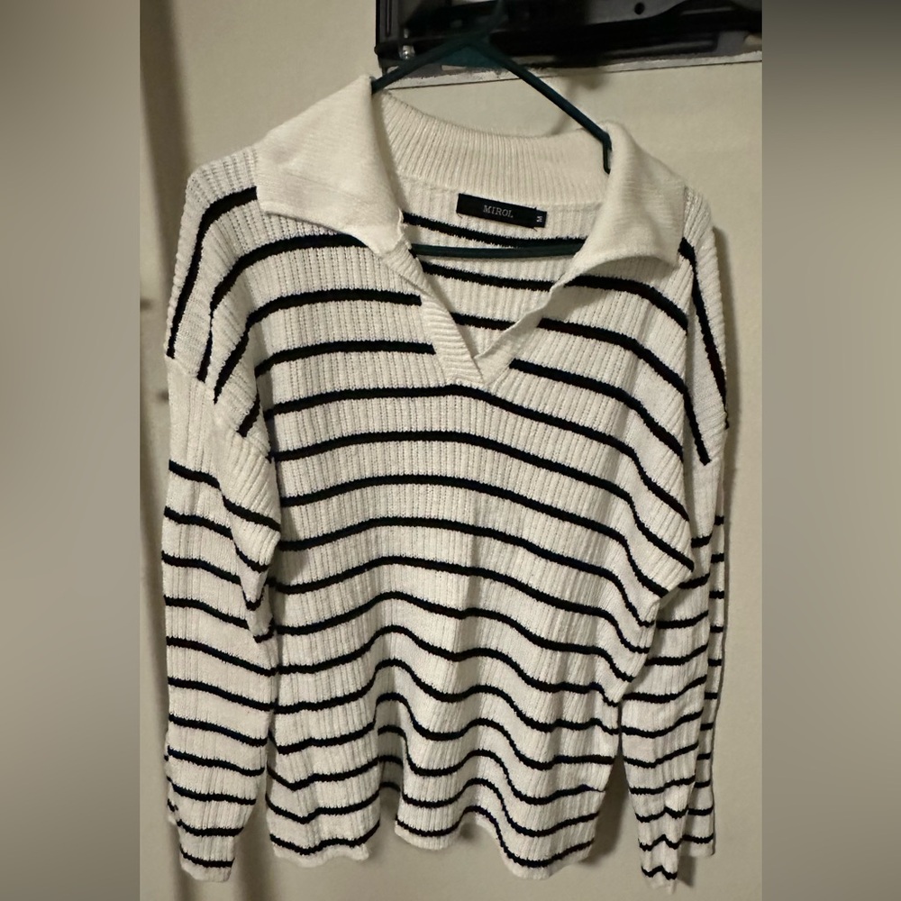 Women’s Striped loose fit Sweater - Black and White